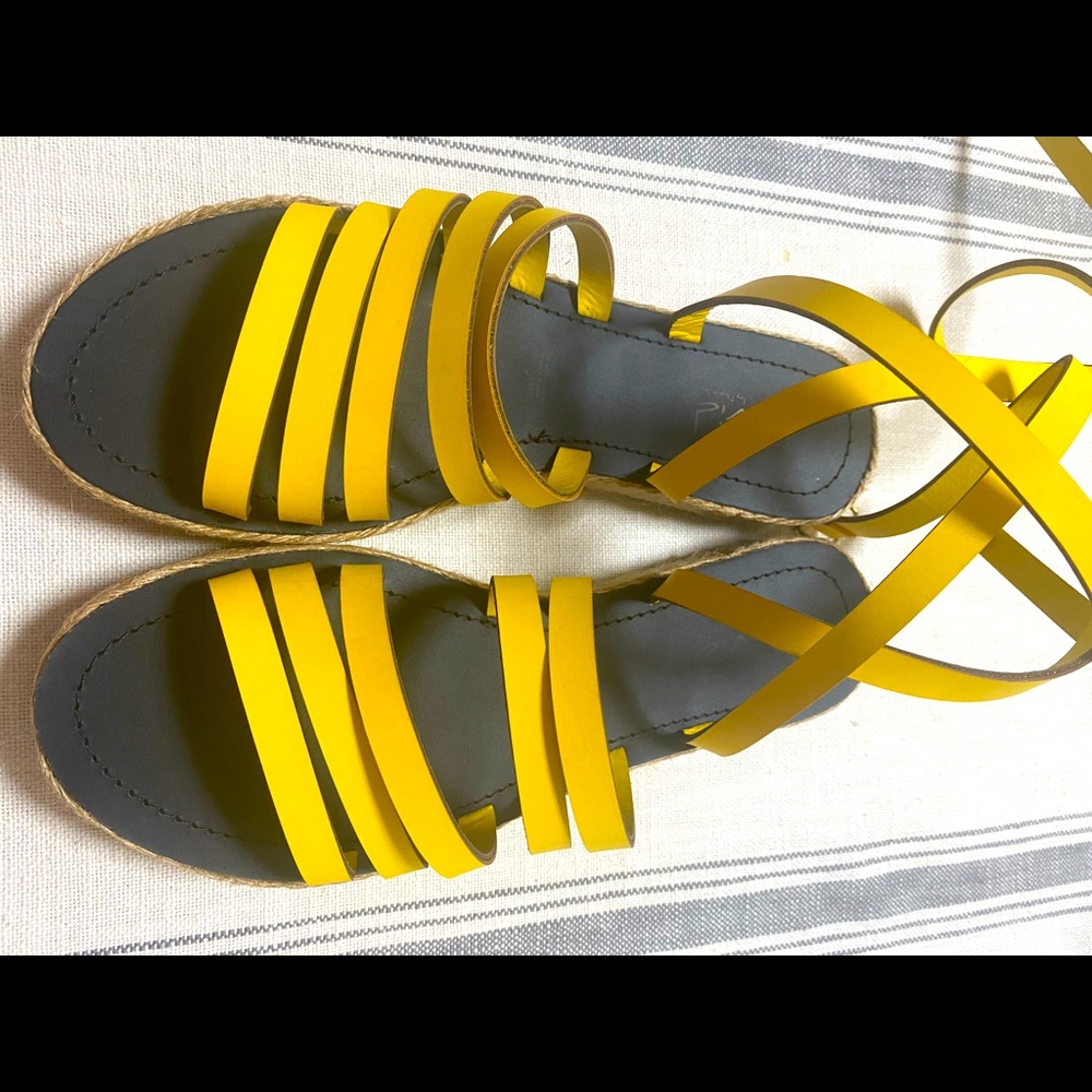David Isaac Sandals